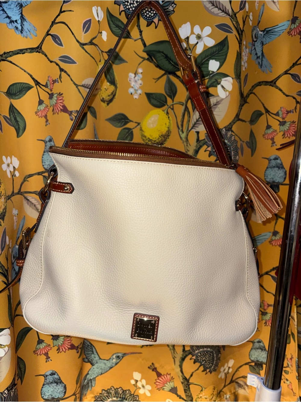 Dooney & Bourke Pebble Leather Hobo Bag in Bone Scarlett Crossbody Sac
